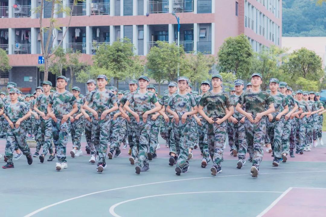 军训季丨第二批新生军训第三天，你看到你自己了嘛？(图1)