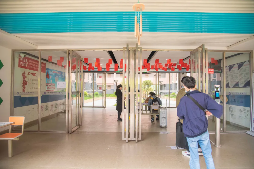 四川省经济管理学校开学啦，三年级学生率先返校学习~(图15)